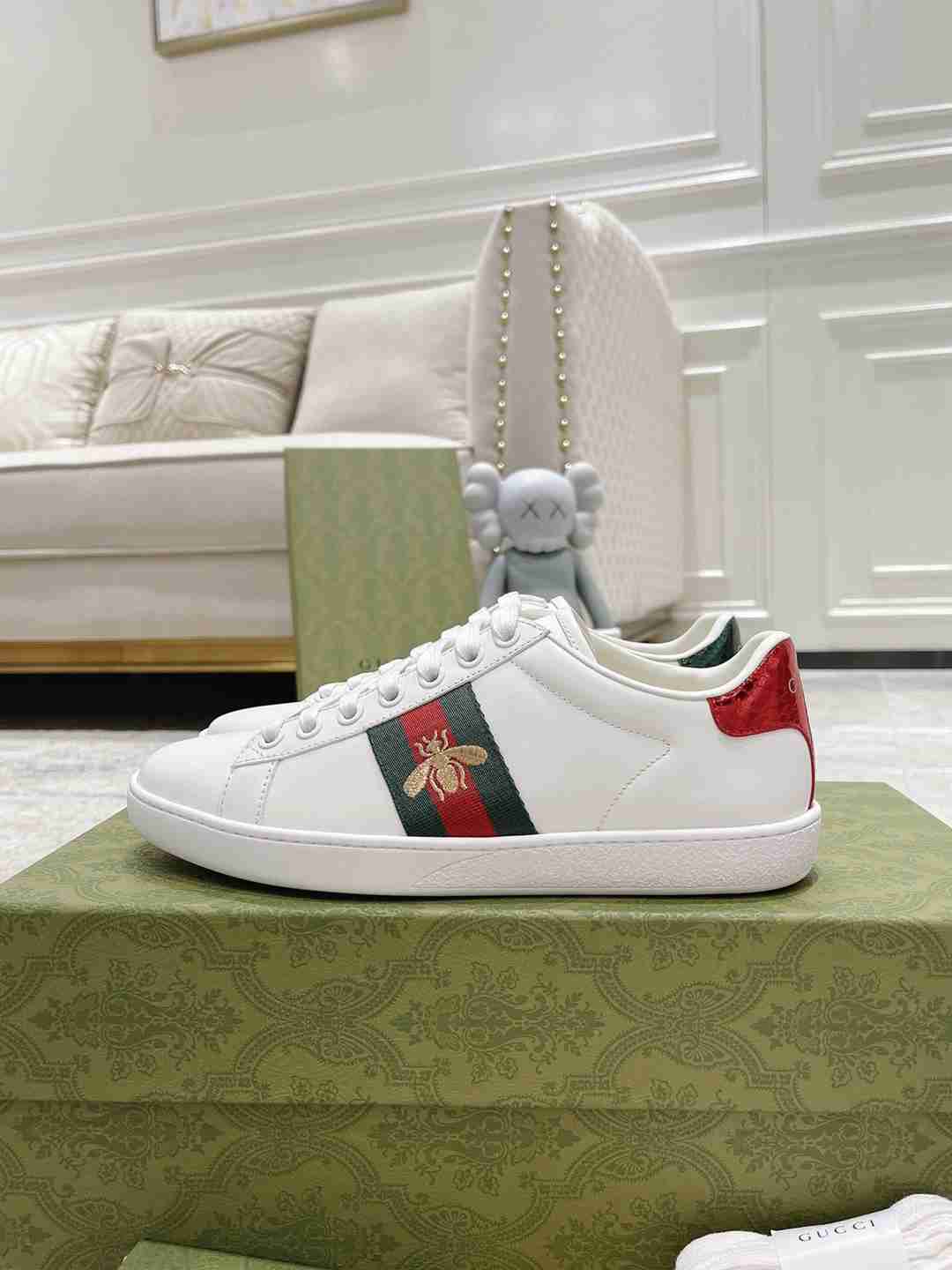 Gucci  Ace sneaker with embroidery 001