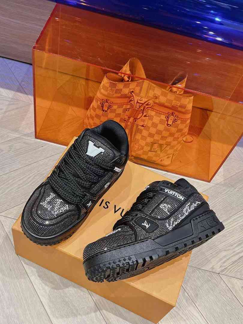 Louis Vuitton x Pharrell Williams LV Trainer Maxi Swarovski 001