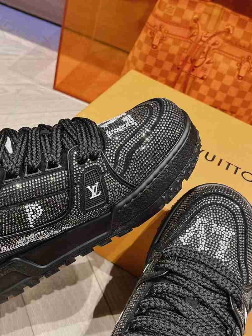 Louis Vuitton x Pharrell Williams LV Trainer Maxi Swarovski 001