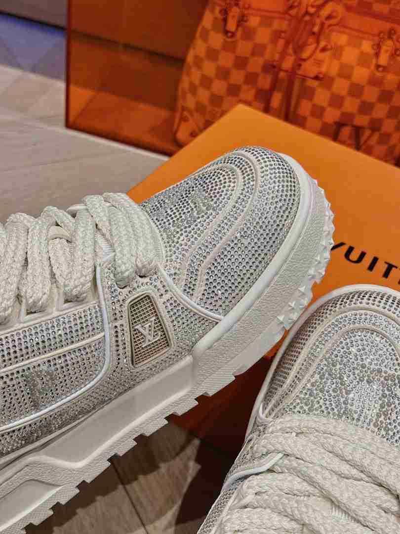 Louis Vuitton x Pharrell Williams LV Trainer Maxi Swarovski 001